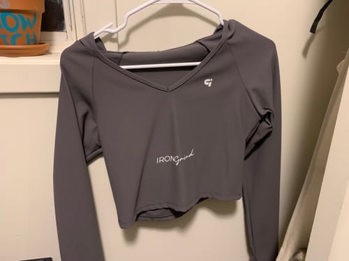 Customer photo review of Genesis Ribbed Cropped Hoodie Ultimate Gray