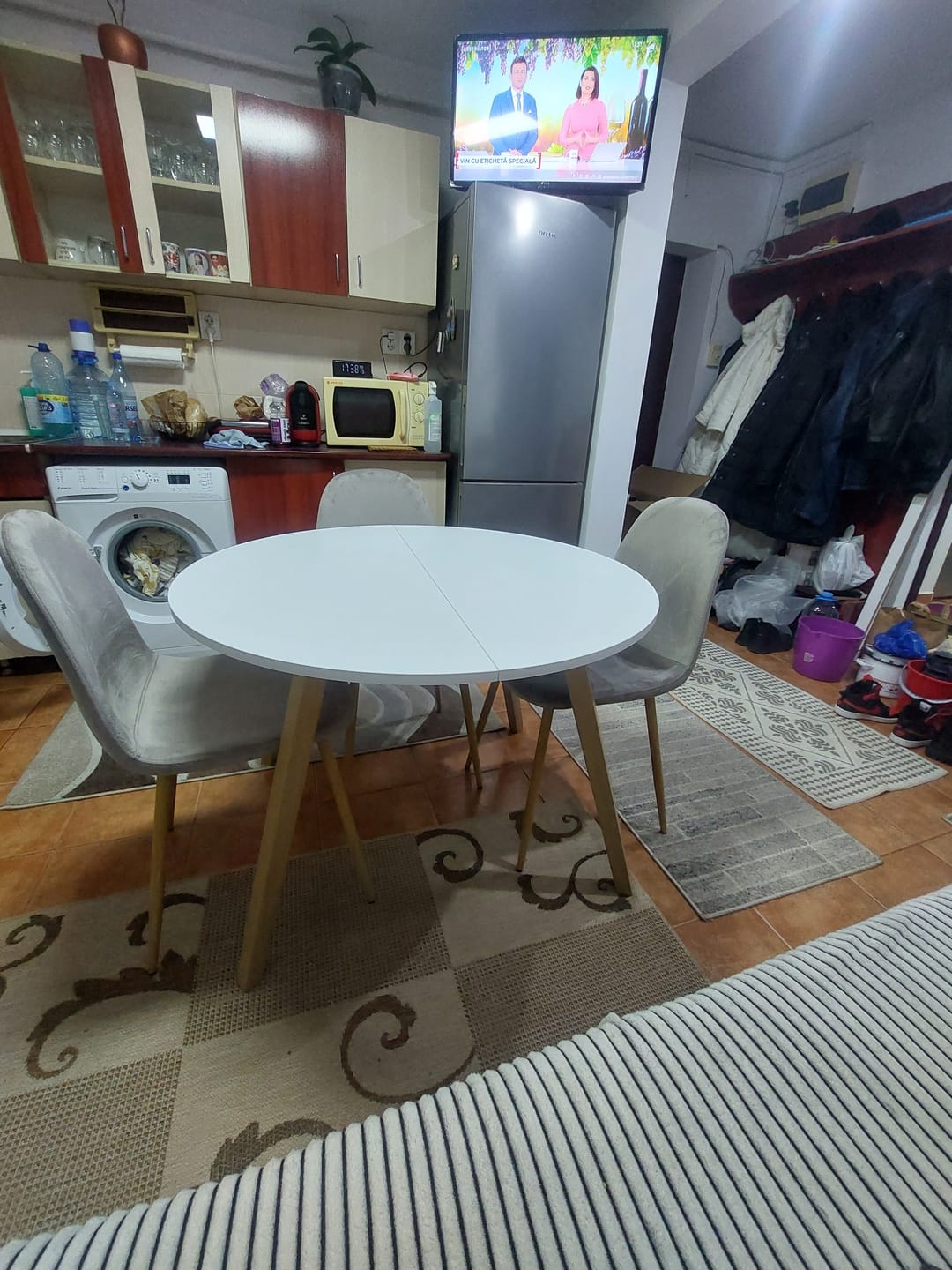 Customer photo review of Masa extensibila RUBEN, alb/stejar, 102/142x102x73 cm