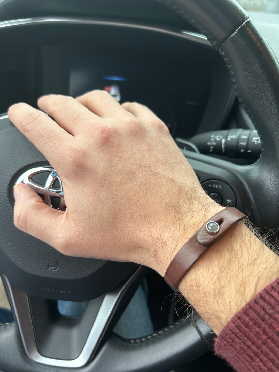 Customer photo review of Bracciale pelle io Moonstone Grigio Tulsi