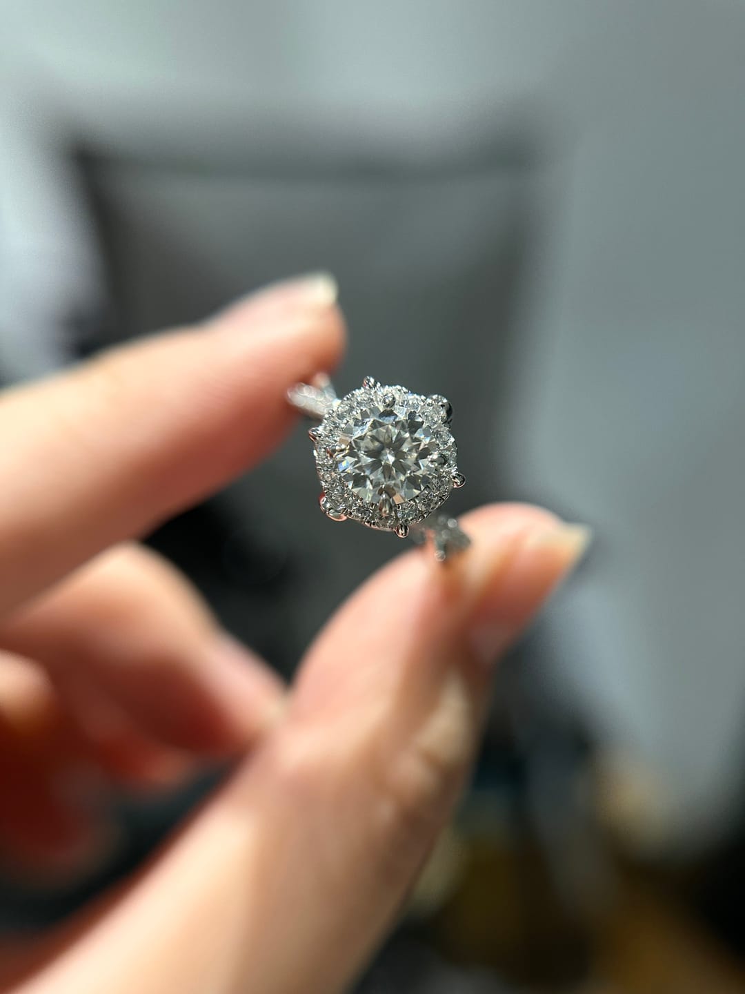 Customer photo review of S925 Moissanite 1.0 Carat Halo Round Cut Vintage Twist Engagement Ring