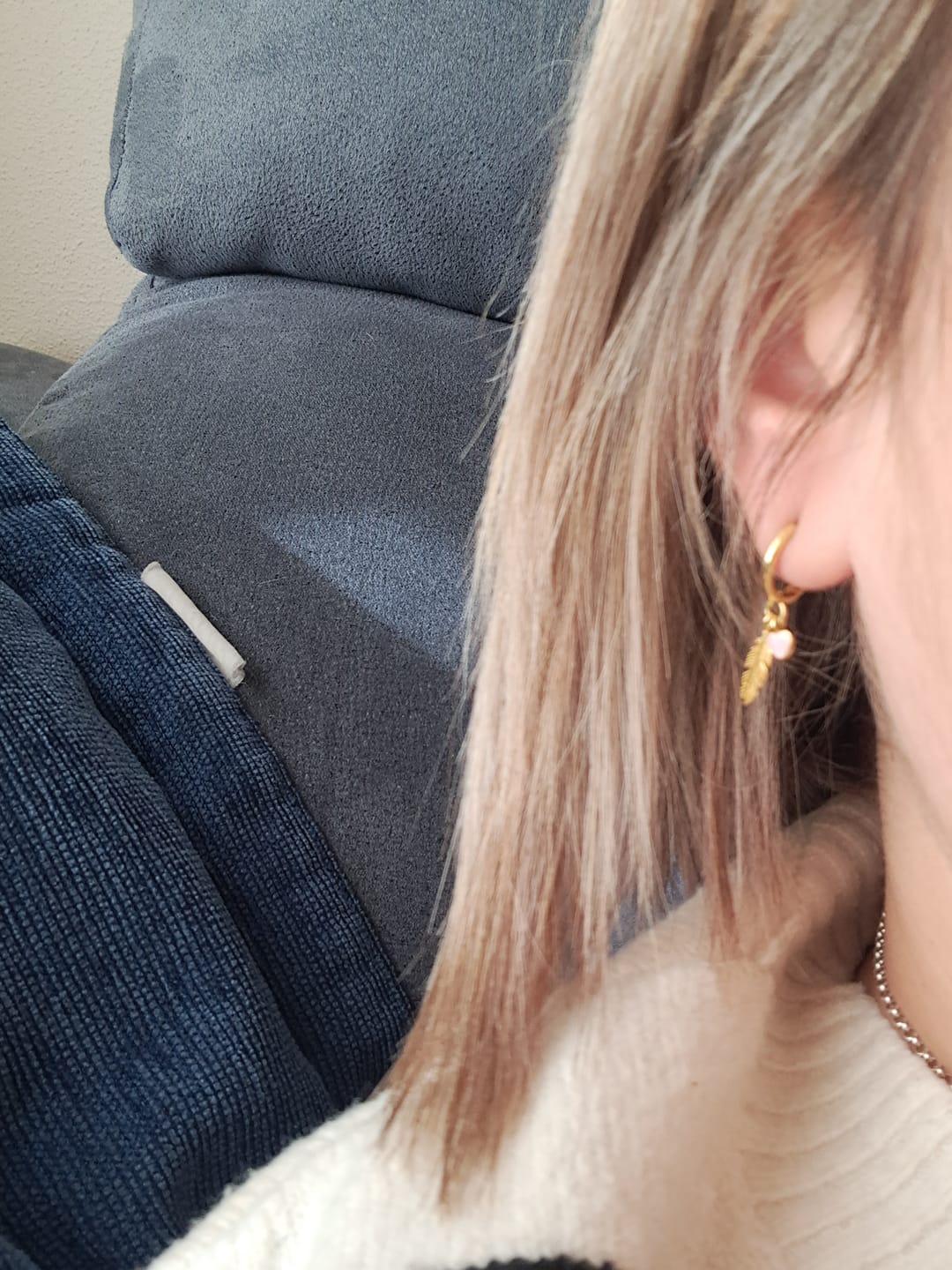 Customer photo review of Pendientes Plumas de Amor