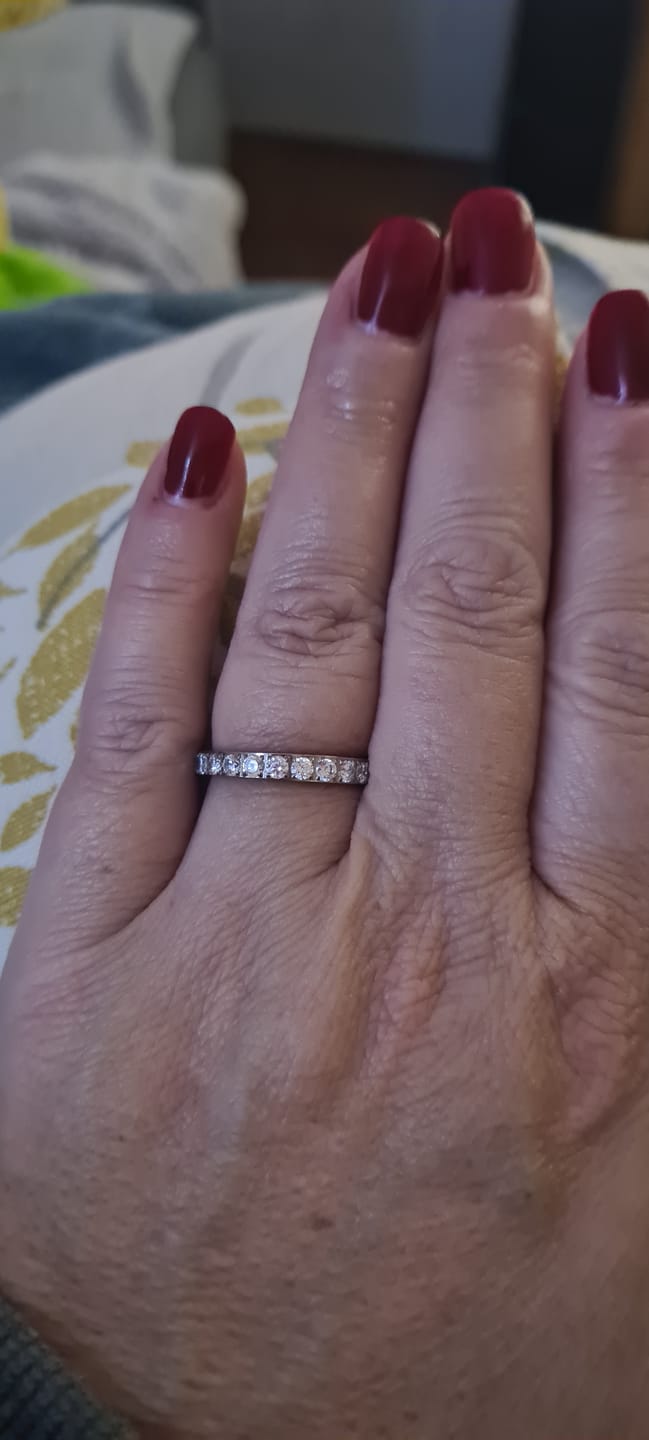 Customer photo review of White Gold 3mm Full Glitz Ring