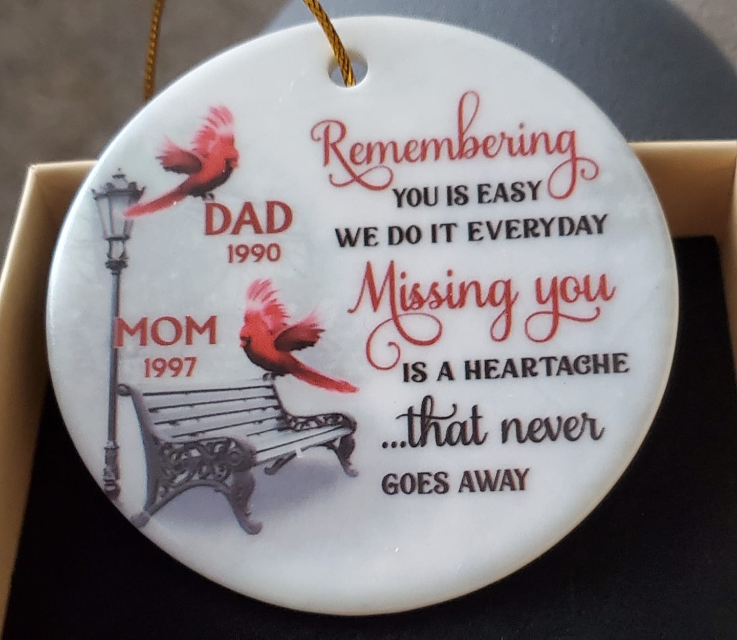 Customer photo review of Cardinals Winter Memorial Personalized Circle Ornament
