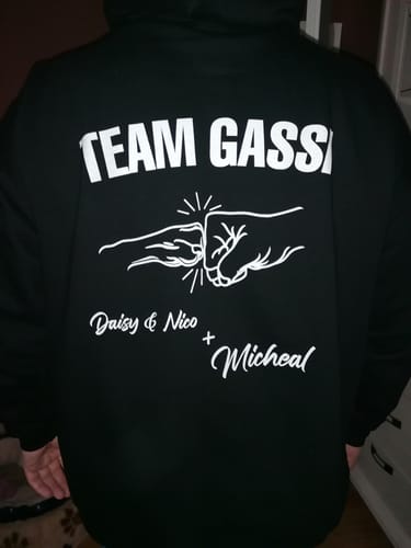 Customer photo review of Team Gassi Fauststoß - Individueller Hoodie Unisex Rückendruck