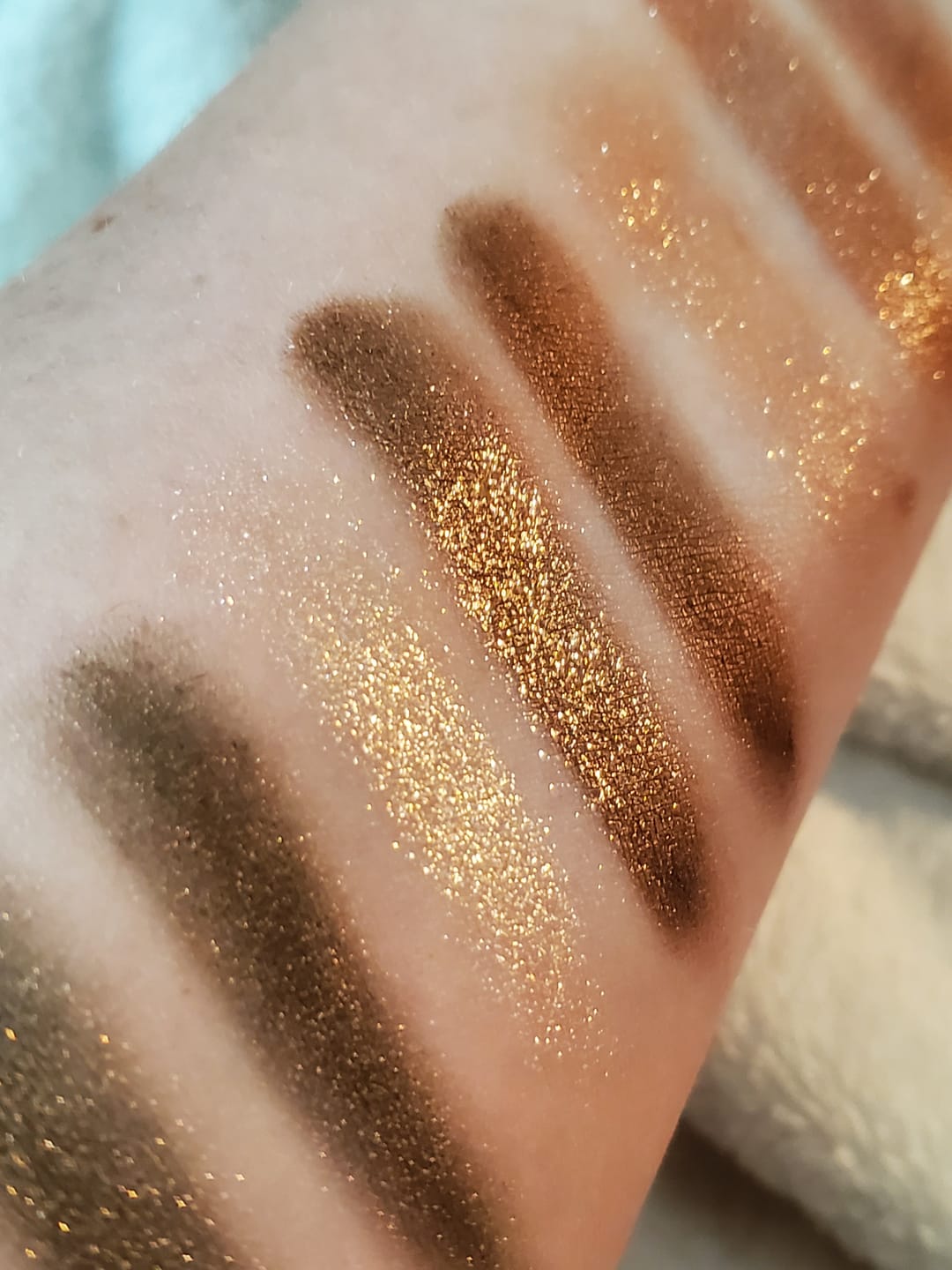 Customer photo review of Smoke Reflect™ Cream + Powder Eye Shadow Duo