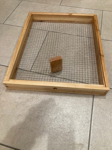 Customer photo review of BeeCastle Beehive Candy Board Feeder: Winter-Ready and Assembled for 8 Frames with Wax Paper-The Ultimate Winter Beekeeping Solution! 🍯🔍