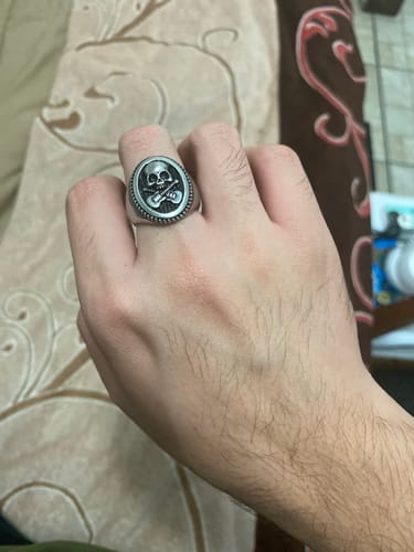 Customer photo review of Rock Star Skull Ring