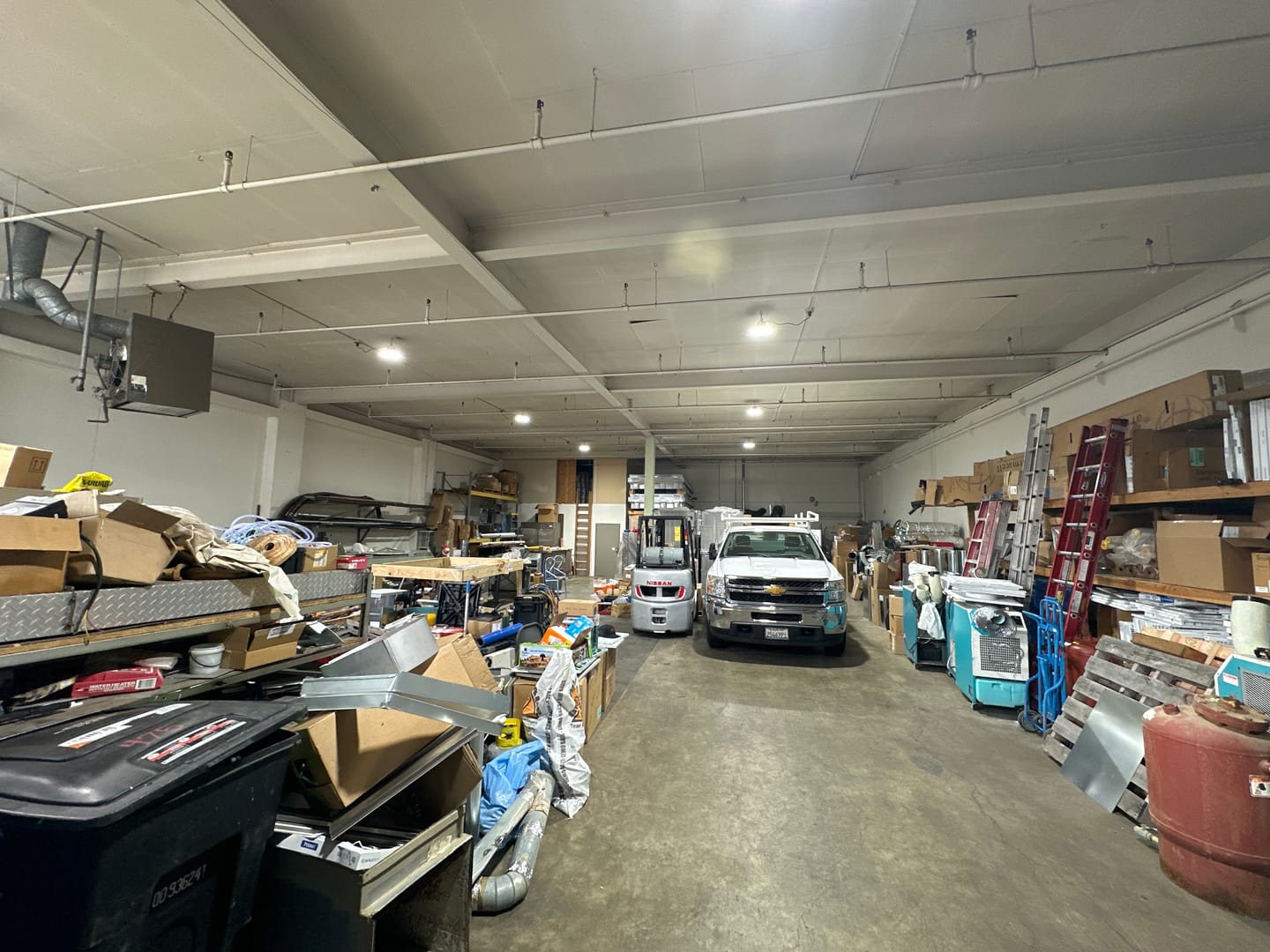 Customer photo review of UFO LED High Bay Light 240W 5700K Daylight White, 34800lm, Dimmable, UL, DLC, IP65 For LED Warehouse Lighting Barn Airport Workshop Garage Factory Lighting Fixture