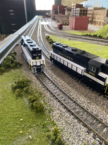 Customer photo review of BLI 7545 EMD GP35, SOU 2681, Tuxedo Scheme, Paragon4 Sound/DC/DCC, HO Scale