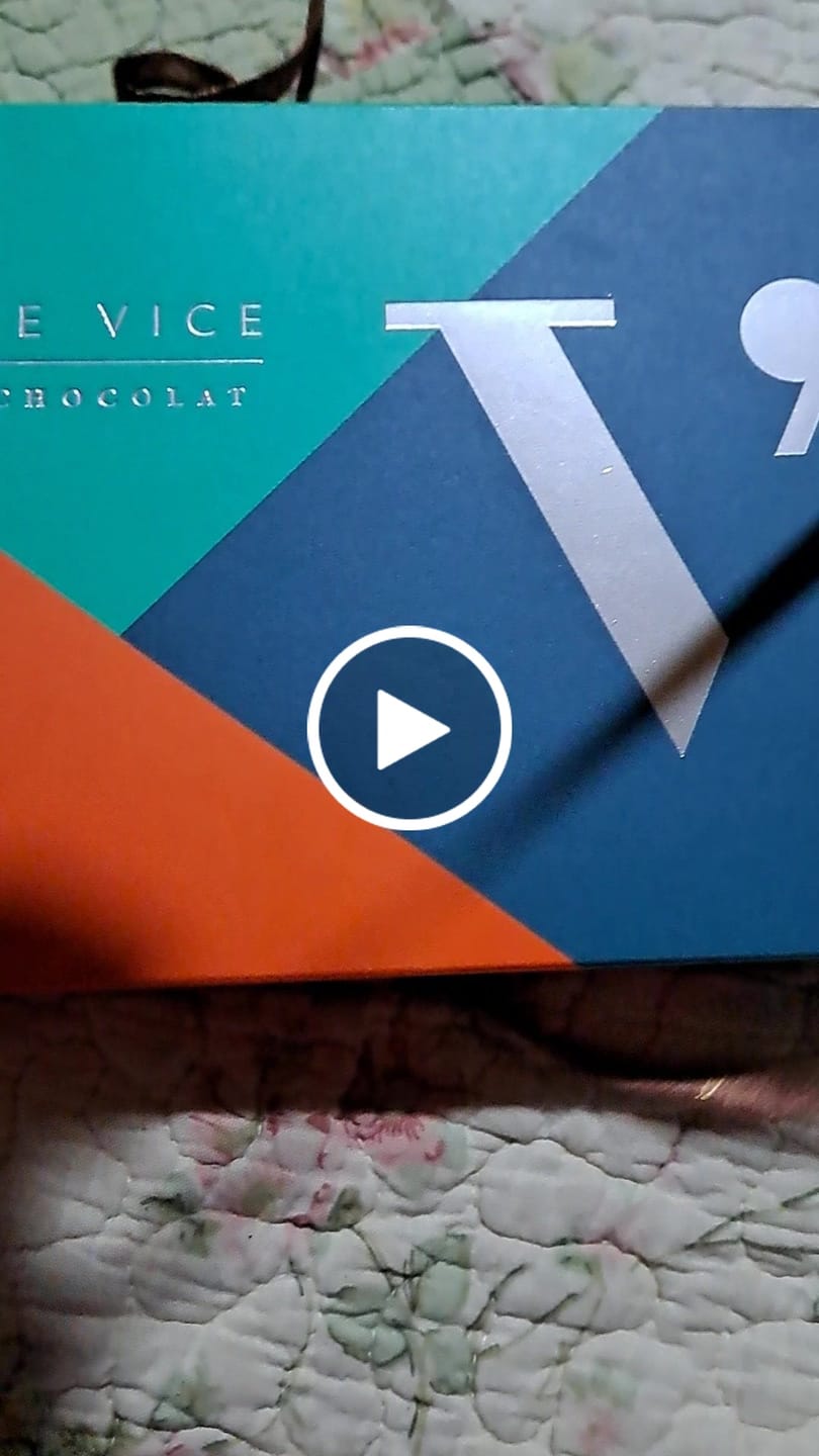 Customer video review of Caja 15 Bombones