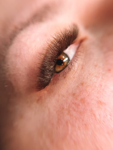 Customer photo review of EYELASH EXTENSION GLUE: BULLET