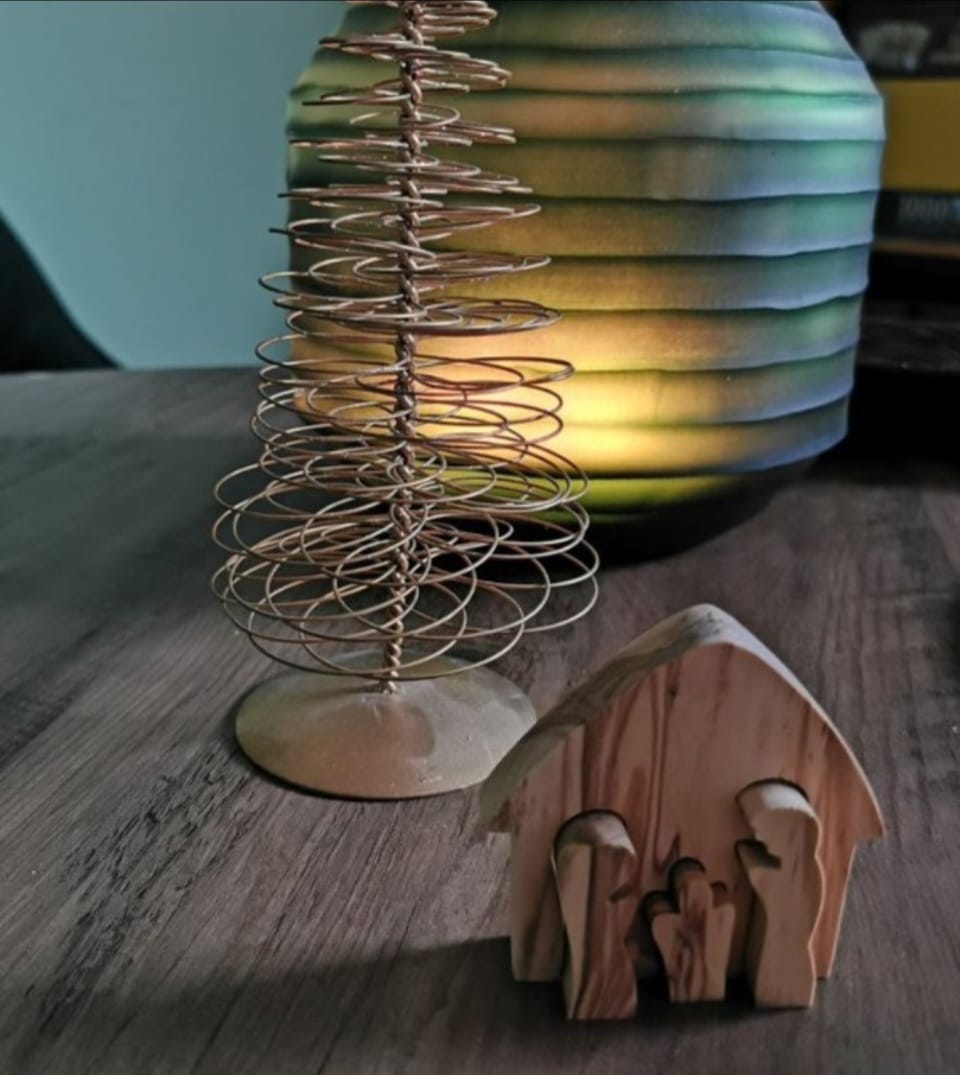Customer photo review of Weihnachtsdeko Krippe Puzzle ohne Rinde aus Olivenholz