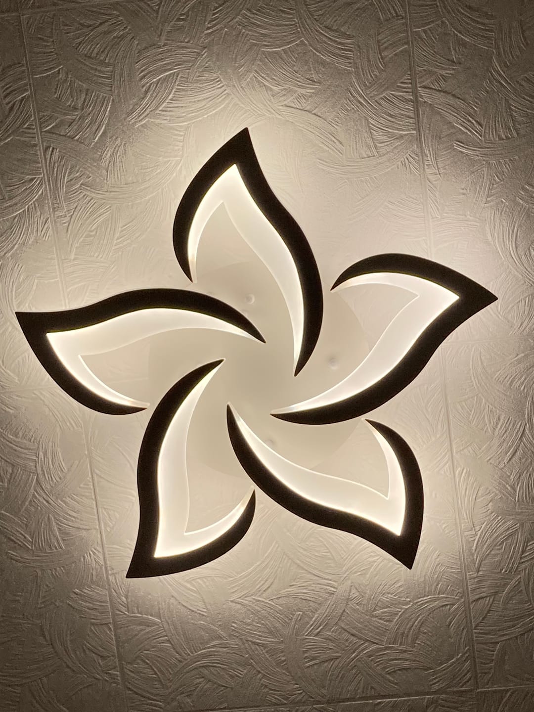 Customer photo review of Lustra LED NARCISSE Telecomanda Echivalent 500W