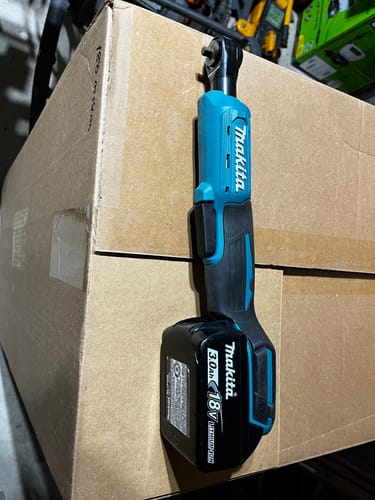 Customer photo review of Makita XRW01Z 18V LXT® Lithium‑Ion Cordless 3/8" / 1/4" Sq. Drive Ratchet (Tool Only)