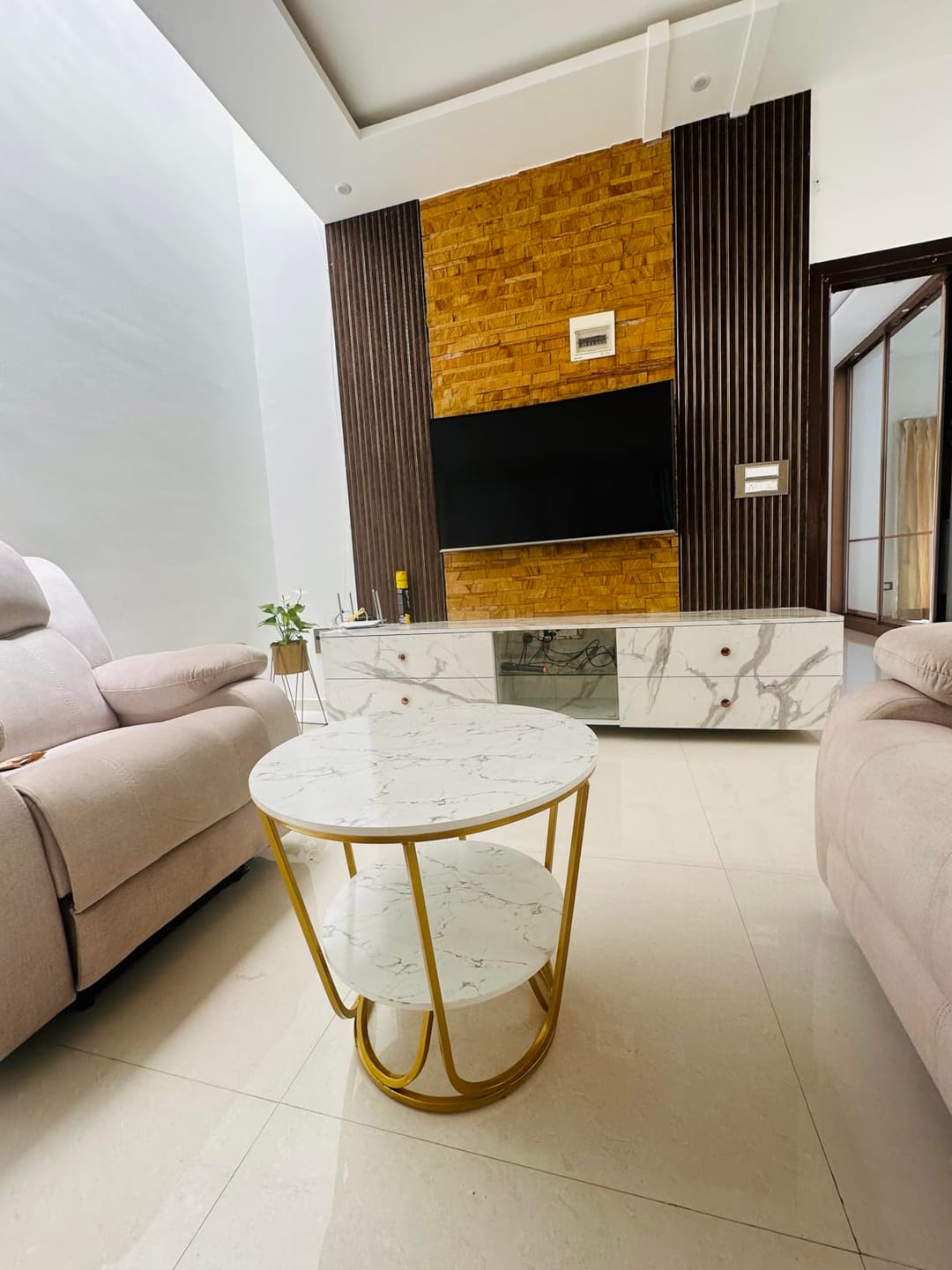 Customer photo review of Ereteken ART Round Gold Coffee Table,2 Tier Coffee Tables for Living Room
