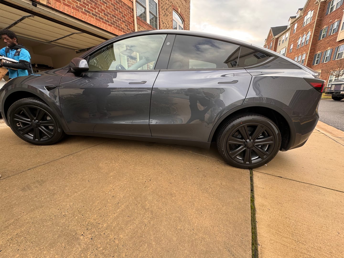 Customer photo review of TESPLUS 19'' Arachnid Style Wheel Cover for Model S/Y