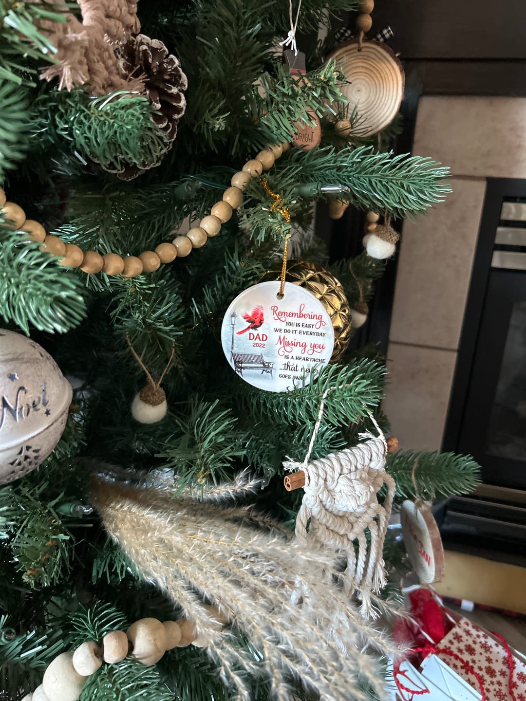 Customer photo review of Cardinals Winter Memorial Personalized Circle Ornament