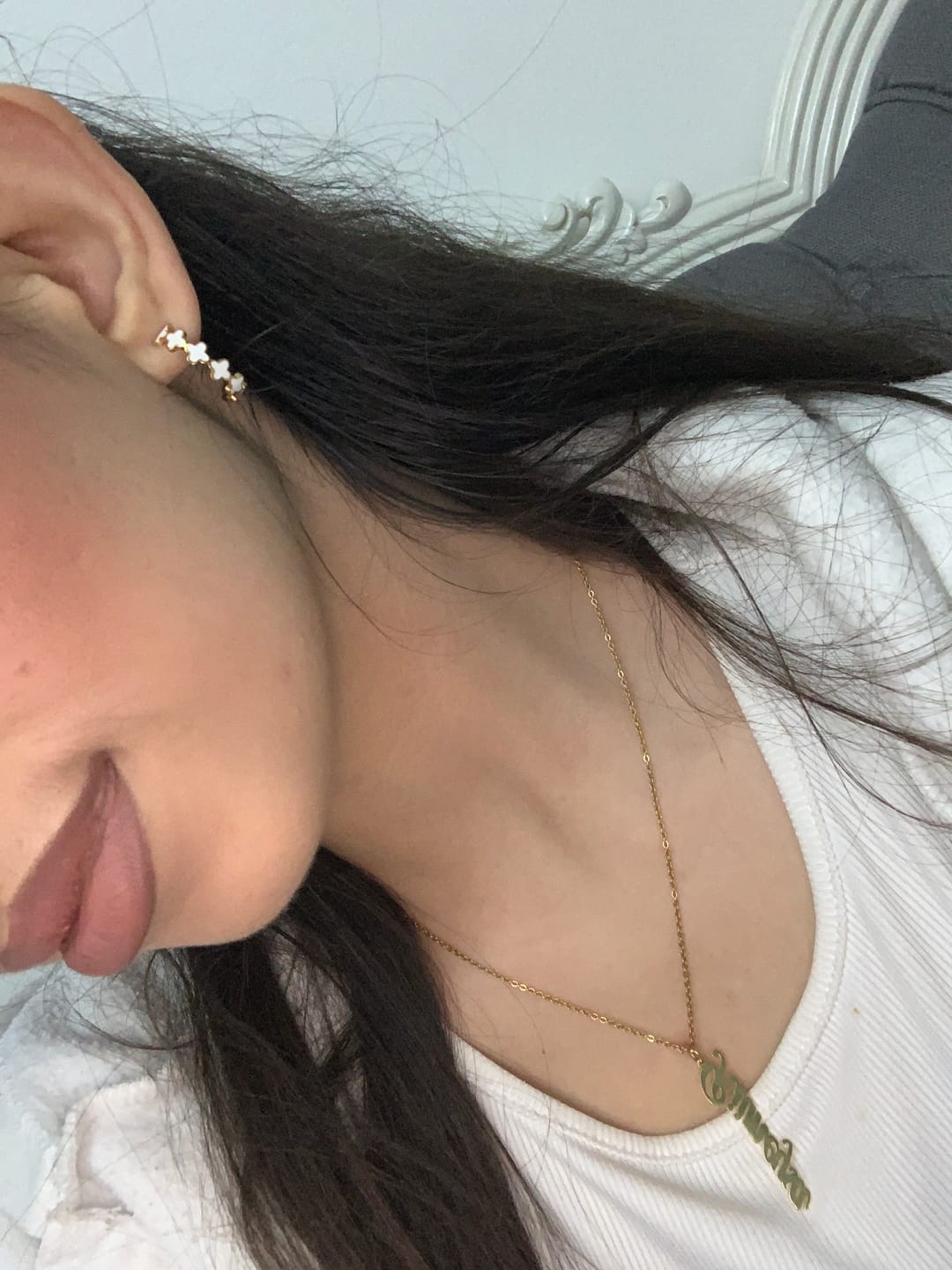 Customer photo review of White Clovers Hoops | 18K vergoldet