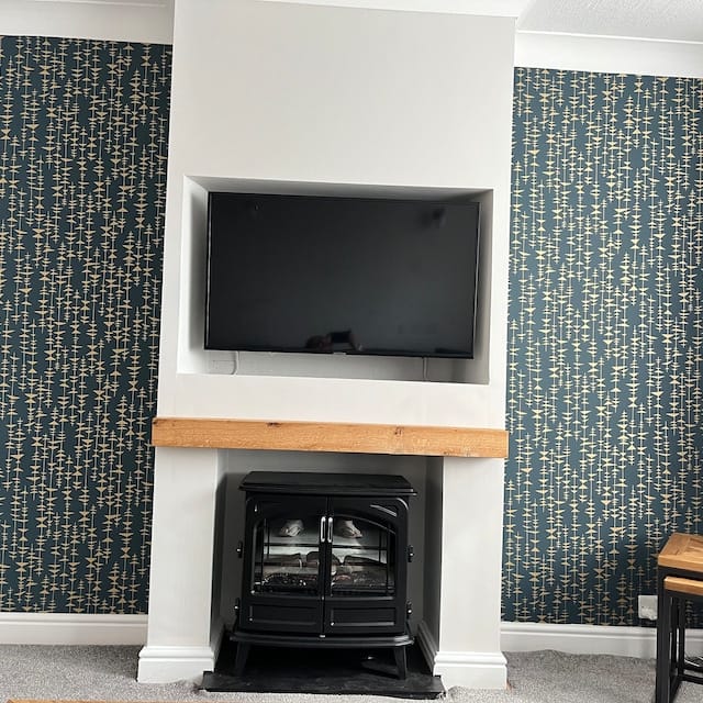 Customer photo review of Floating Oak Mantle Beam 9.5cm x 9.5cm