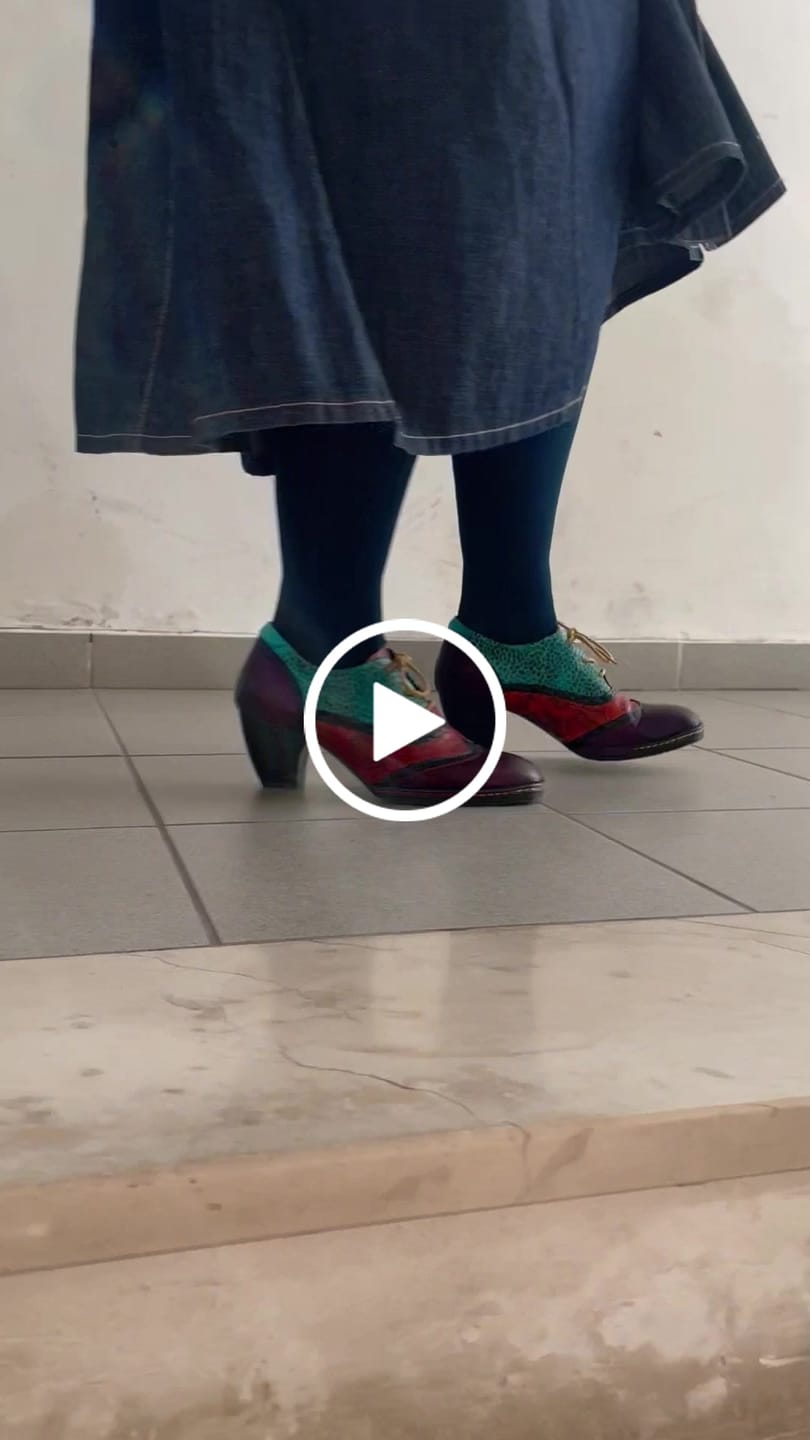 Customer video review of Hand stitched leather pumps