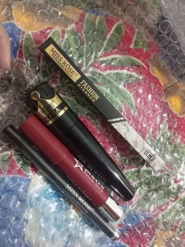 Customer photo review of MISS ROSE Black New Look MASCARA