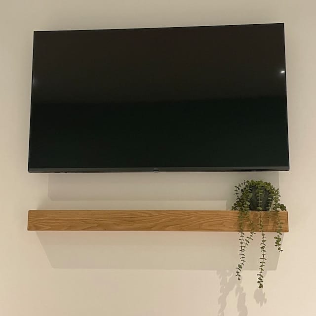 Customer photo review of Floating Oak Mantle Beam 9.5cm x 9.5cm