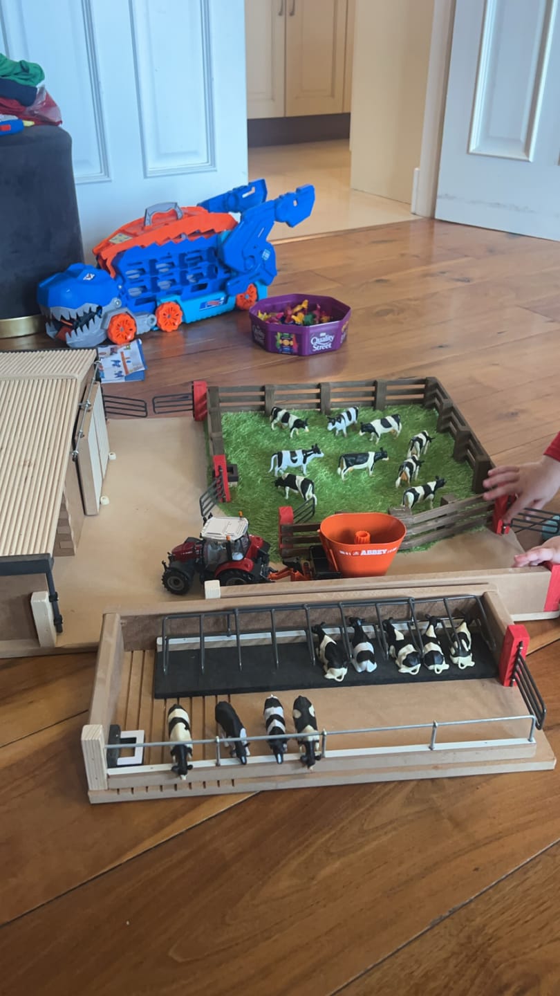 Customer photo review of Millwood Crafts Small Farm Yard  fs41