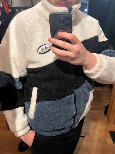 Customer photo review of Deluxor x Fuzzy Retro Fleece Jacket