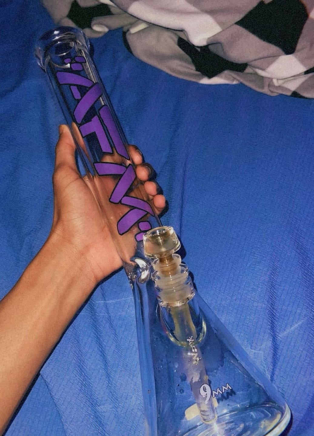 Customer photo review of 18" AFM Heavy Boi Clear Glass 9mm Beaker Bong