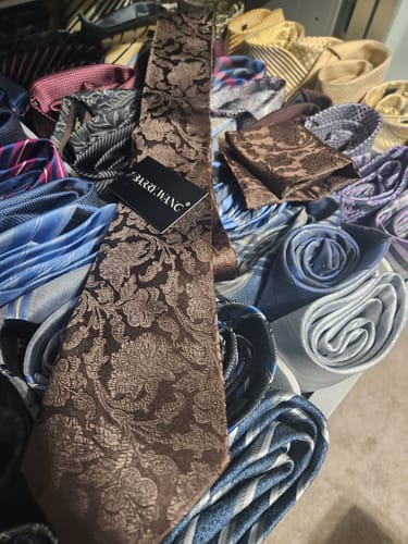 Customer photo review of Essential Brown Floral Silk 63 Inches Tie Hanky Cufflinks Set