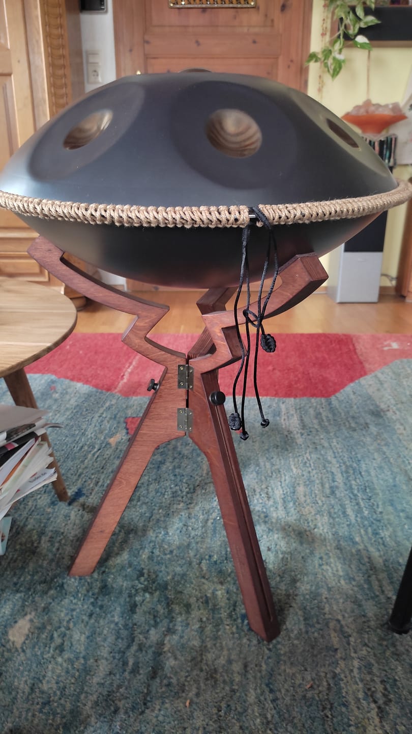 Customer photo review of Katanui Höhenverstellbarer Handpan Ständer aus Holz
