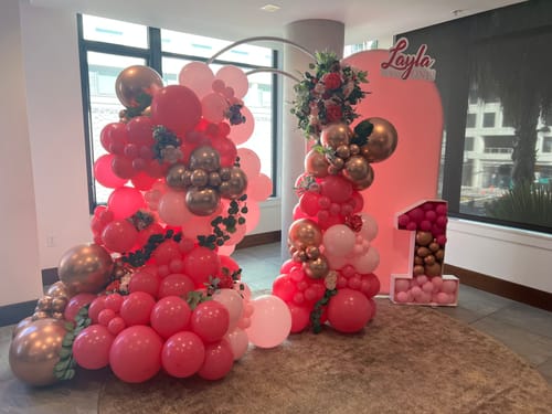Customer photo review of Clips with The Arches to Attach the Balloon Garland