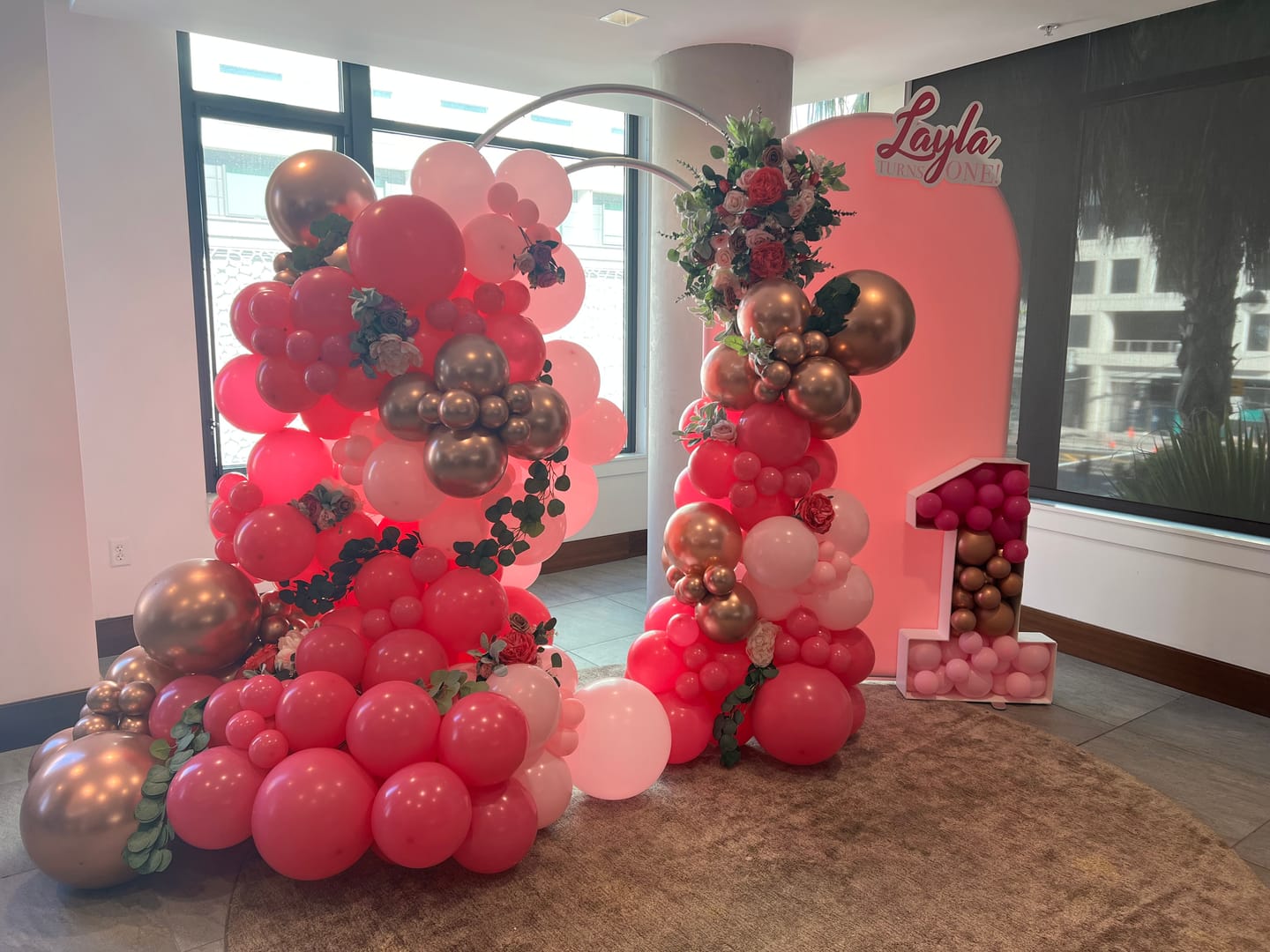 Customer photo review of Clips with The Arches to Attach the Balloon Garland