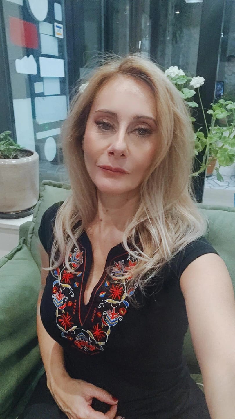 Customer photo review of Тениска с V деколте - "Самоковска"