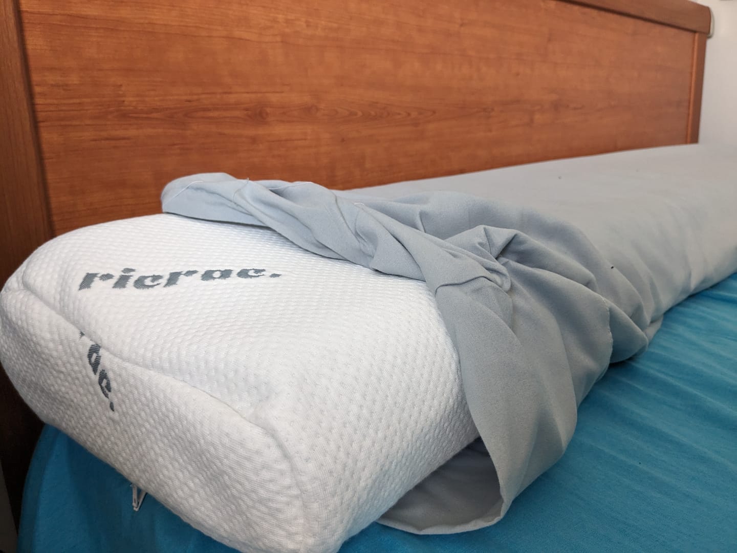 Customer photo review of Contour Memory Foam Long Pillow suitable for Neck & Shoulder Pain