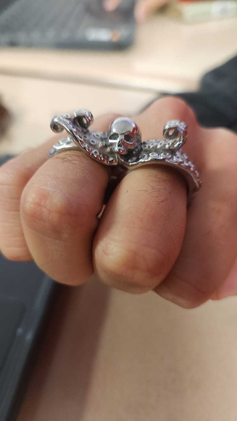 Customer photo review of DOUBLE FINGER OCTOSKULL RING