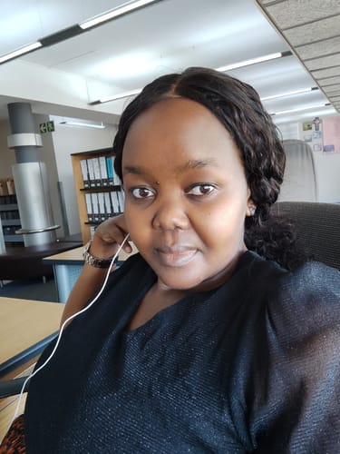 Customer photo review of KHOLIWE - Brazilian Middle Part Lace Wig