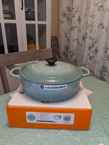 Customer photo review of Le Creuset Signature Cast Iron 6.5 QT (6.2L) Shallow Round French Oven