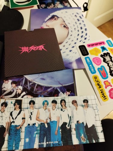 Customer photo review of Stray Kids Mini Album -  "樂-STAR" (RockStar) ALBUM