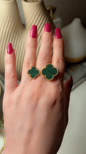 Customer photo review of CLOVER BETWEEN THE FINGER RING