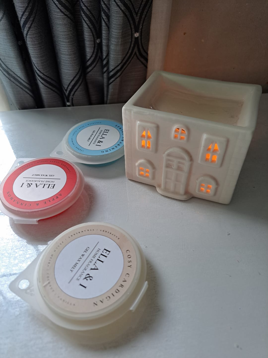 Customer photo review of Cosy Cardigan Gel Melt- 20% off fragrance of the month