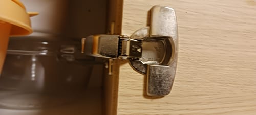 Customer photo review of Bisagra de cazoleta Sensys W90 con amortiguación apertura 95º montaje tirafondos