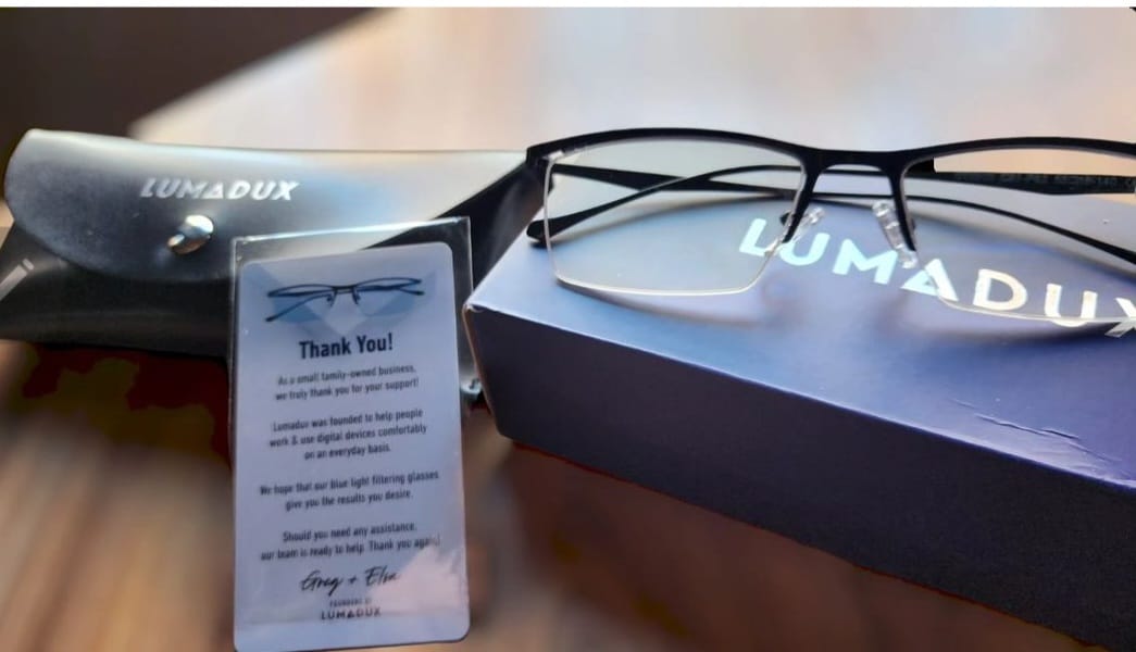 Customer photo review of Lumadux Anti Blue Light Glasses