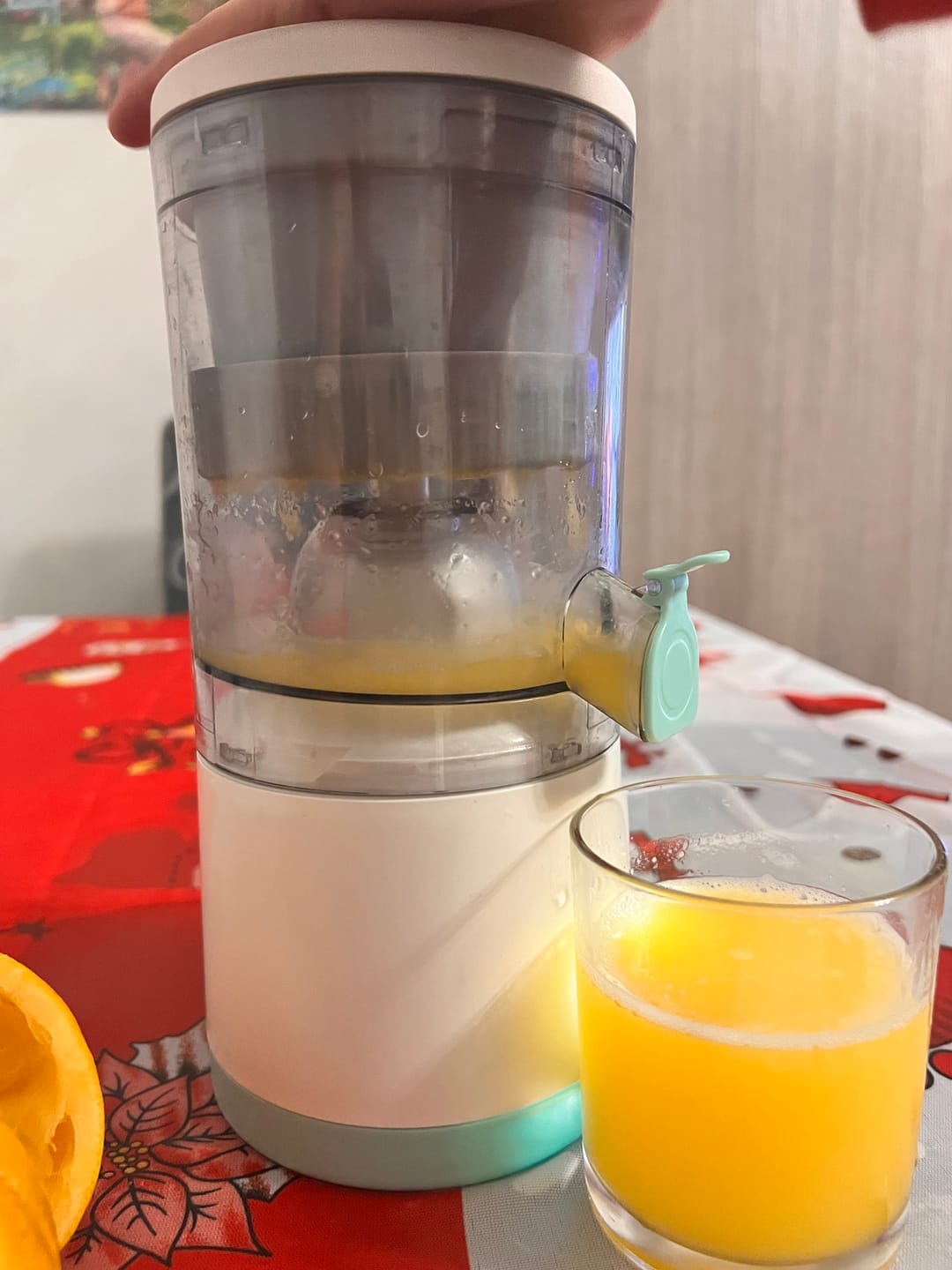 Customer photo review of Spremiagrumi Automatico SqueezeMaster, Succo in soli 2 minuti, Ricarica con caricabatterie cellulare