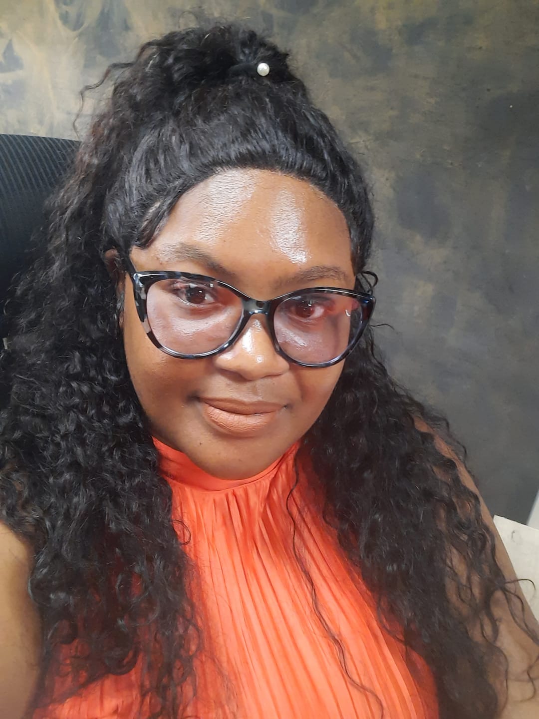 Customer photo review of Gorgeous 20-inch Malaysian Long Curly Wig with Lace Closure - Premium Human Hair