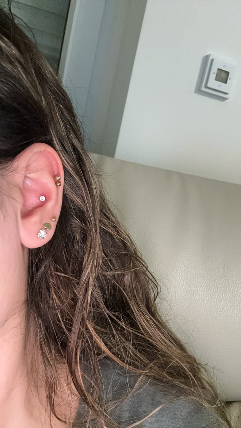 Customer photo review of Bright Heart Ohrstecker | 18K vergoldet