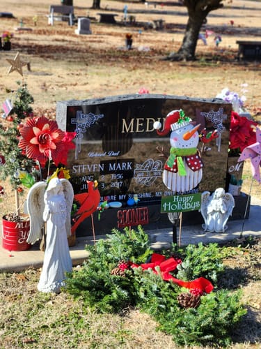 Customer photo review of Fresh Natural Christmas Grave Cross
