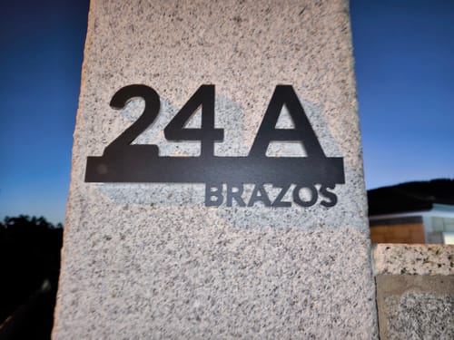 Customer photo review of Numero civico e testo sagomato modello Line 02 Acrilico