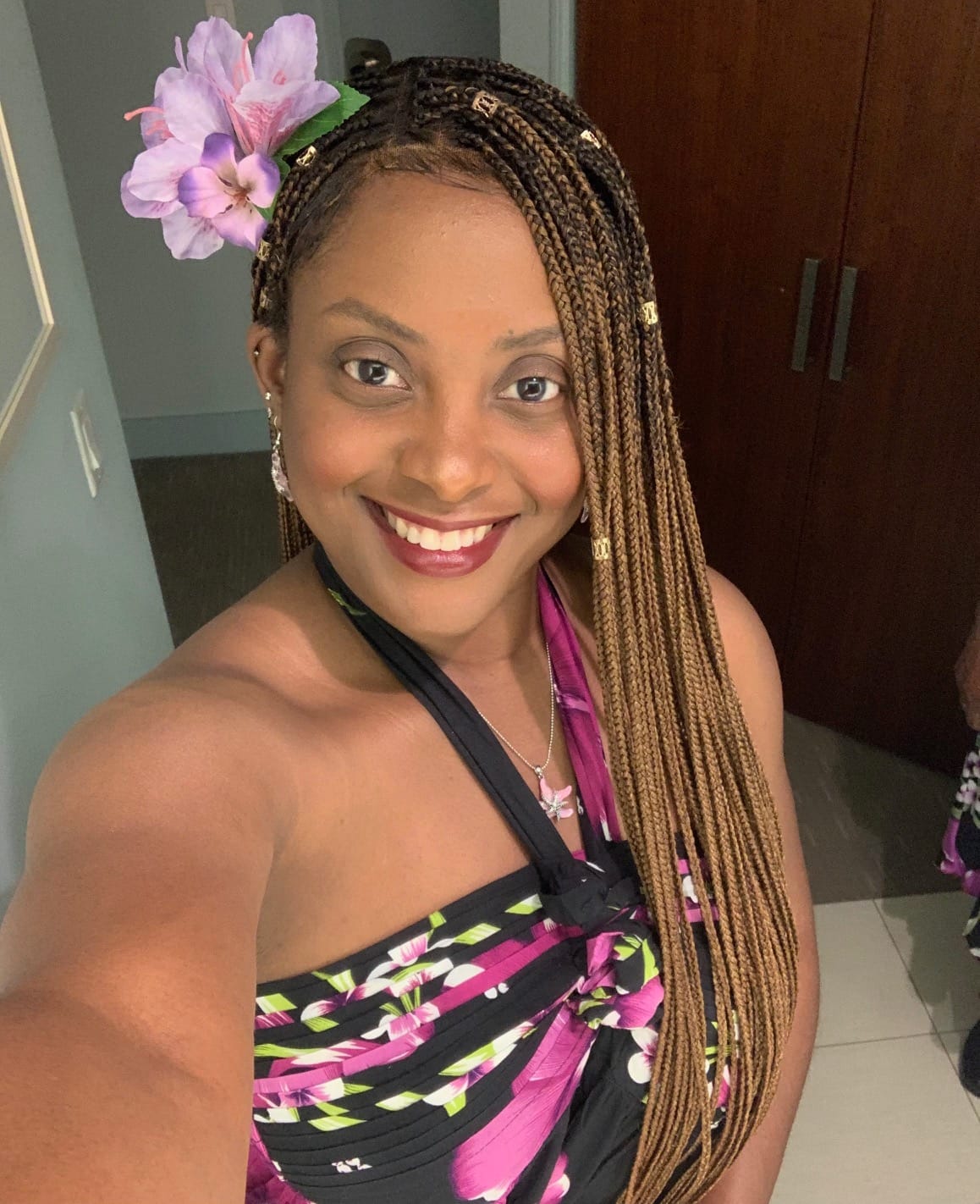 Customer photo review of Beyoncé Honey Blonde Knotless Braid Wig "Premium Swiss Full Lace"
