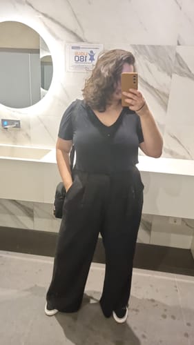 Endrika L. review of Calça Pantalona de Linho Graviola Preta image 1 out of 1